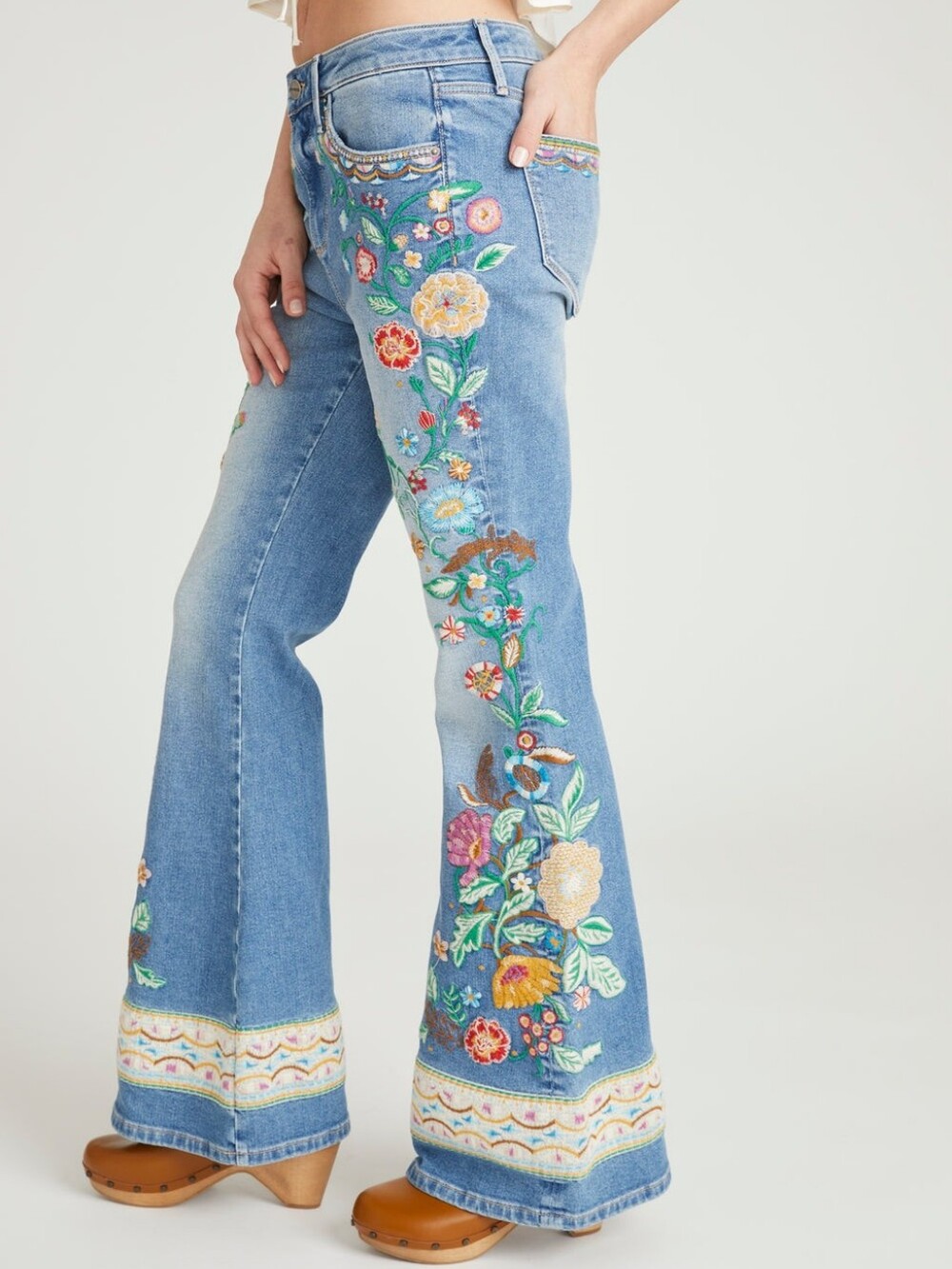NWT Free People Driftwood Farrah Gardenia Embroidered Flare Jeans - Picture 5 of 13